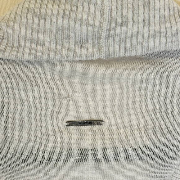 Lululemon Light Grey Wrap Sweater Sz Medium - Picture 5 of 9